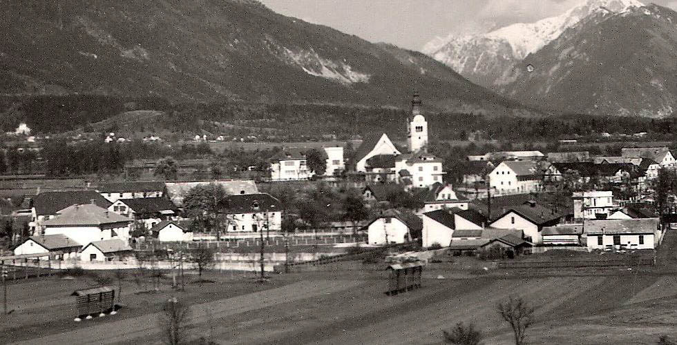 Hiše na levi strani železnice (detajl), od. 1928