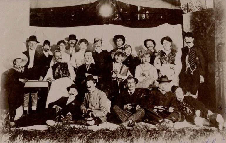 Igra »Deseti brat« - dvorana gostilne Kunstelj, 1906
