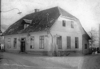 Stara šola v Lescah, ok