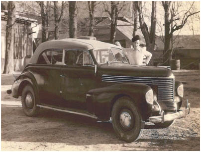 Teranov Taksi »Opel Käpitan« v Radovljici, 1949